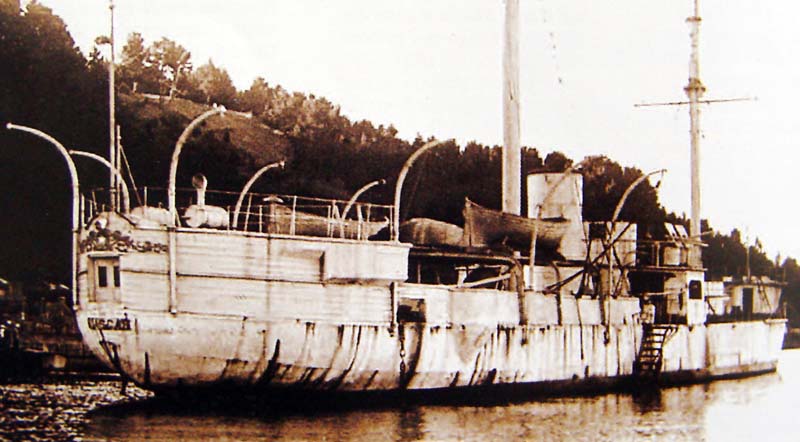 El Huáscar en la década de 1920, ya convertido en museo naval en Talcahuano