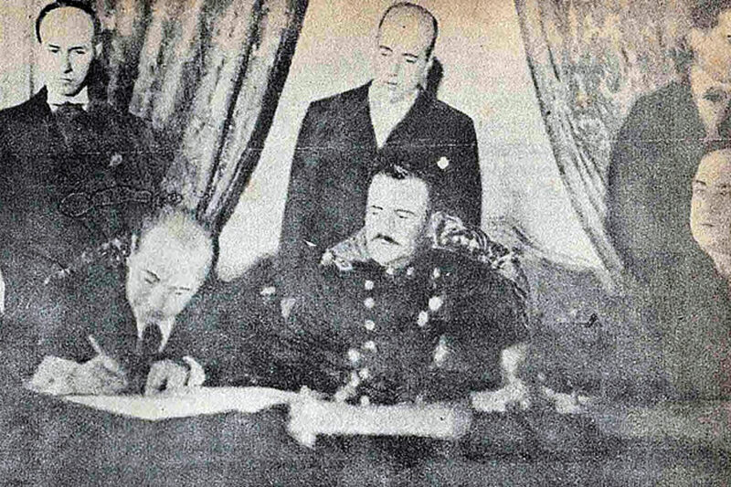 Firma del Tratado de Ancón el 20 de octubre de 1883, documento que puso fin a la Guerra del Pacífico entre Chile y Perú