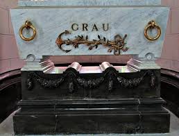 Tumba de Miguel Grau en la Cripta de los Héroes