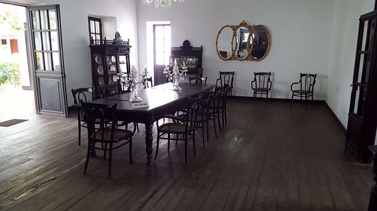 El elegante comedor de los Seminario del Castillo