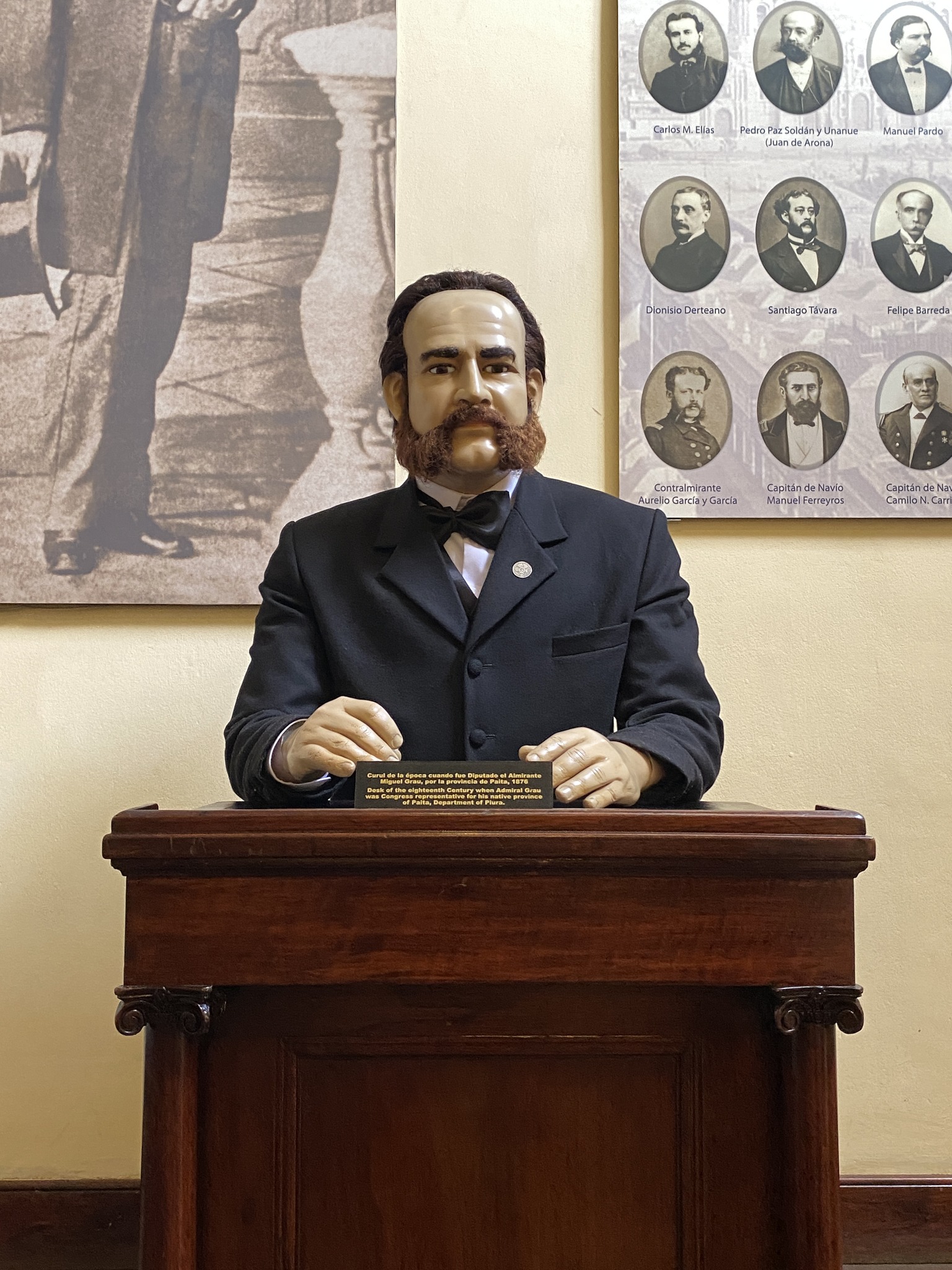 Réplica de la curul de Miguel Grau