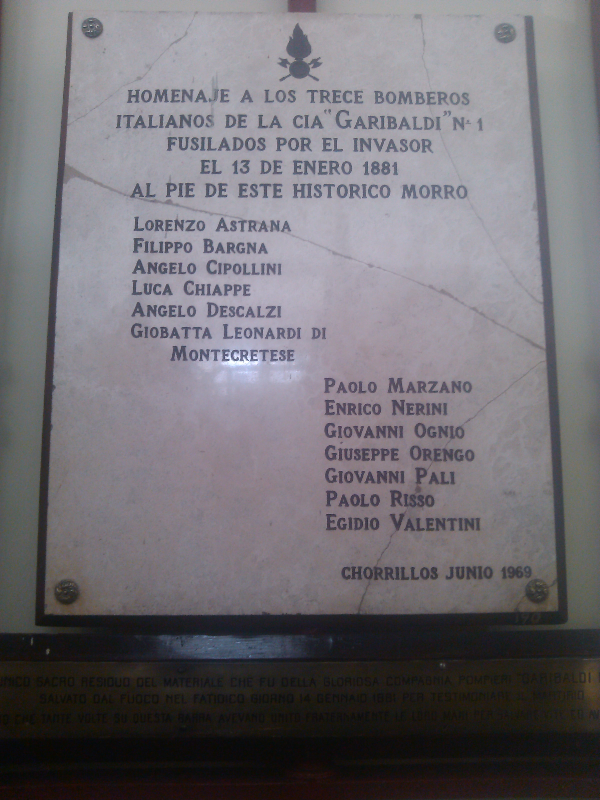 Lápida conmemorativa de los bomberos fusilados
